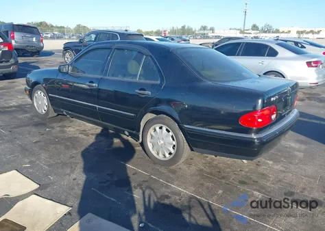 1997 Mercedes-Benz E 320 z USA, uszkodzony, nr VIN WDBJF55F4VJ029174